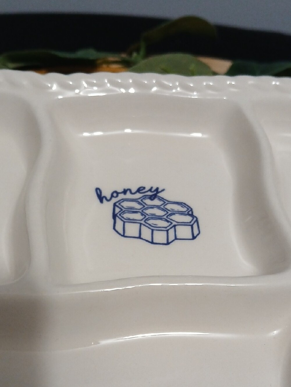 Dolce Vita Cream Ceramic Sectioned Appetizer Platter with Food Illustrations NWT - Picture 4 of 9